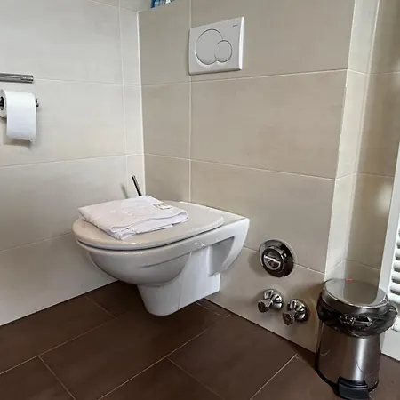 1 Apartment